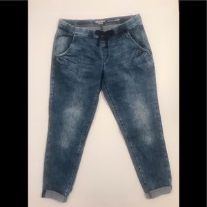 LEVI’S